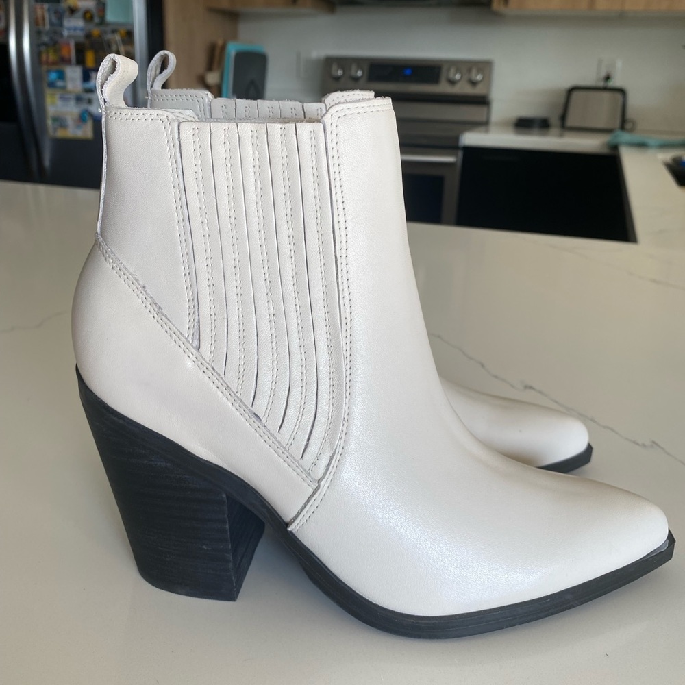 NWOT Marc Fisher Women's Matter Block Heel White Pointed Toe Booties Ankle Boots - Picture 3 of 12
